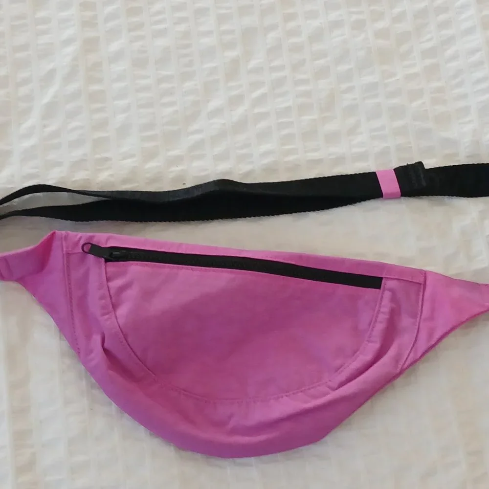 Baggu Extra Pink crossbody bag fanny pack brand new without tags - Picture 1 of 3
